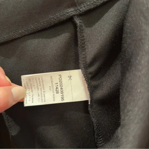 NWT- Verdusa Black Mini Skirt with Side Slit Size Small Woman’s - Picture 3 of 6